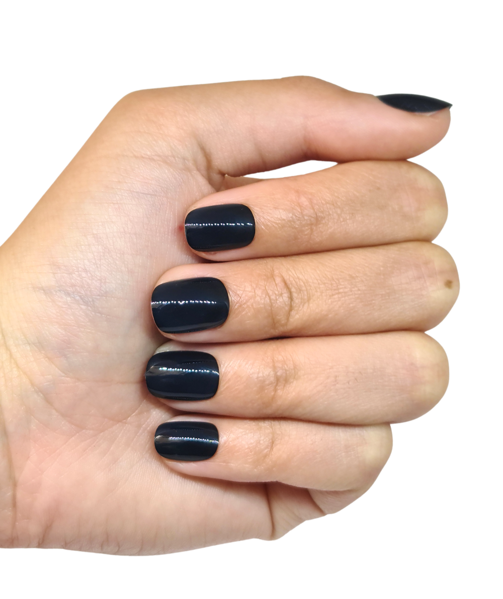 faux ongles très courts noirs
