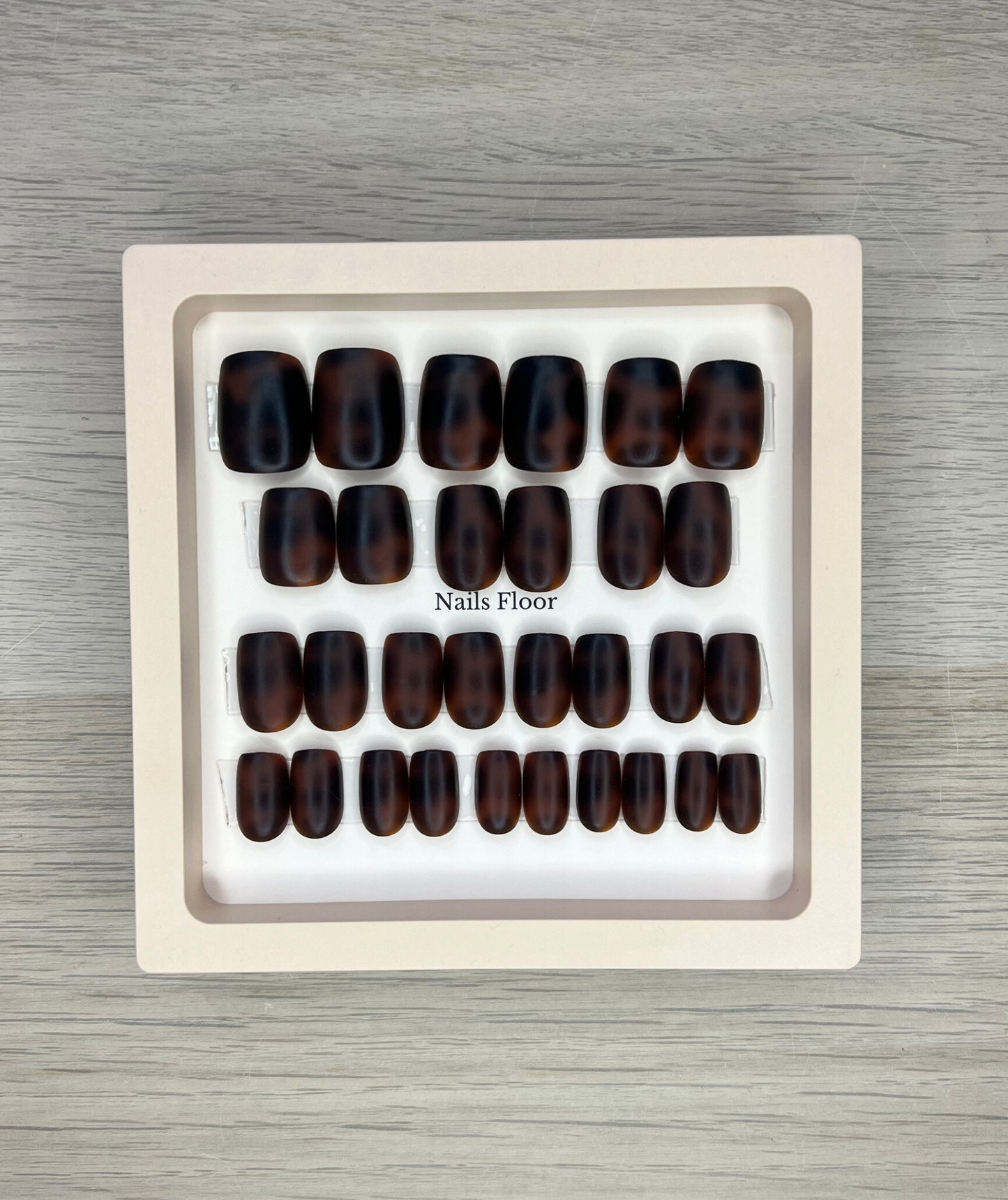 Cat eye effect false nails - 30 press-on nails + 48 adhesives