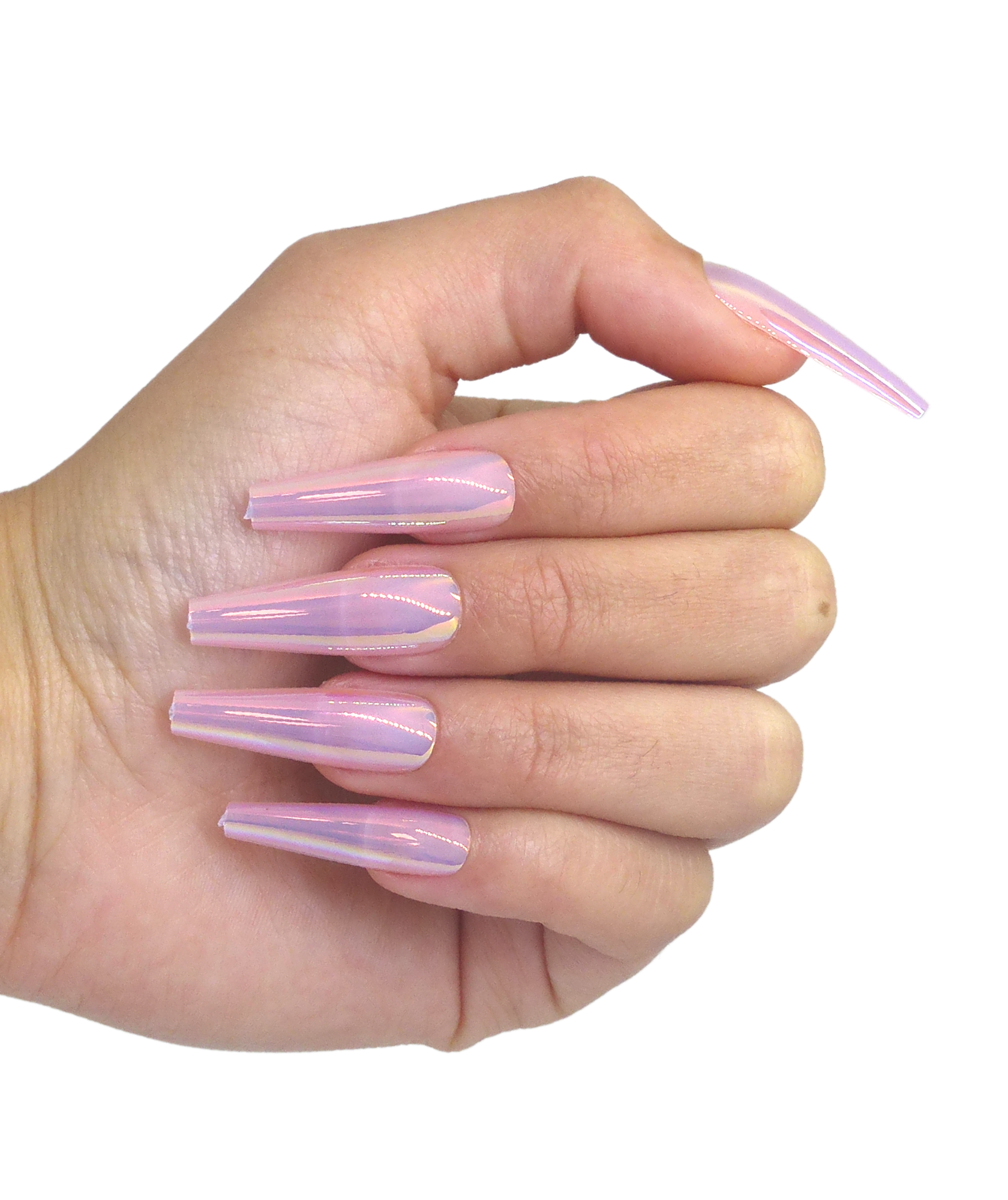 Main fermée avec faux ongles roses très longs brillants visibles
